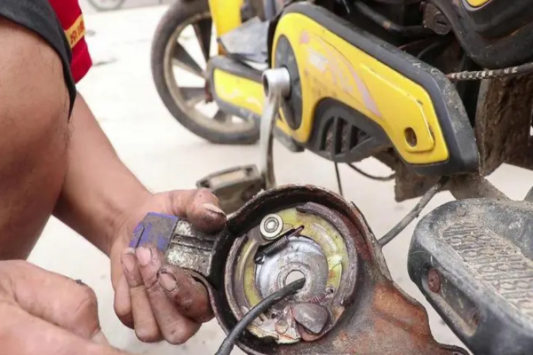 哈密地区电动车刹车故障